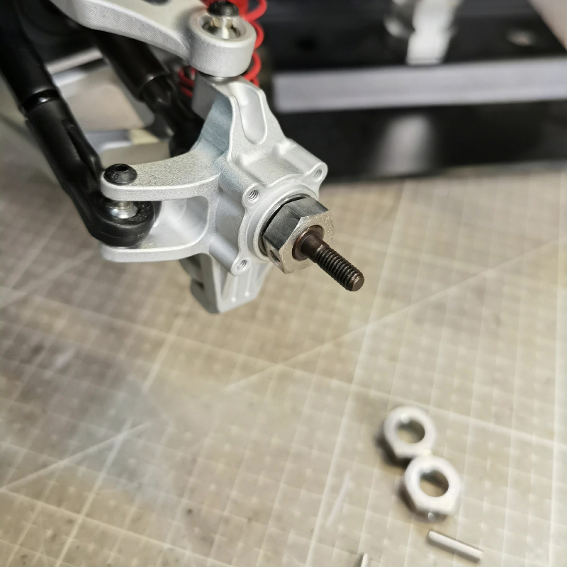 TRACTION HOBBY KM Tank 300 RAM - Ram 1500 Rc Hobby のレビューと価格